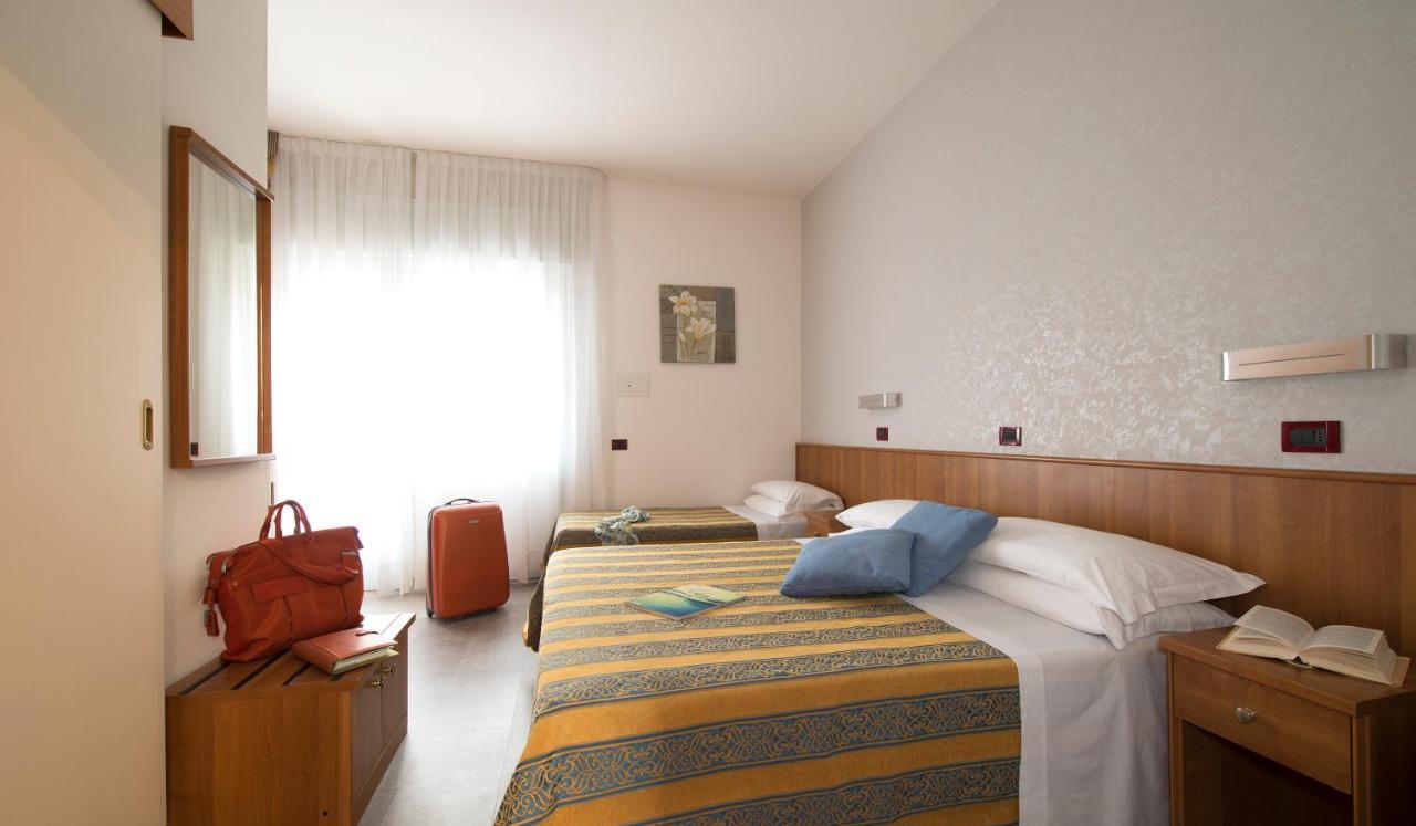 Hotel Pillon Bibione Buitenkant foto