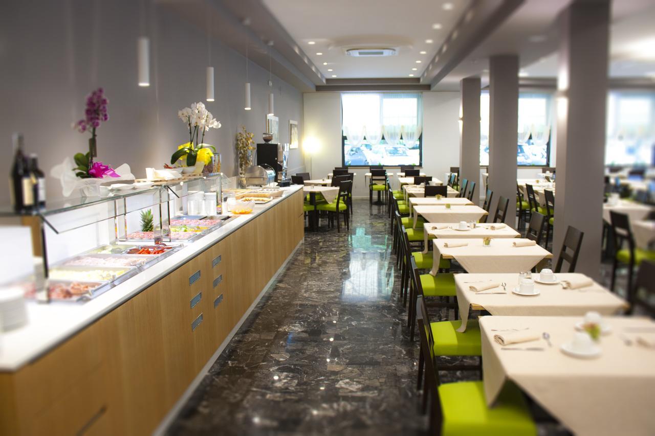 Hotel Pillon Bibione Buitenkant foto